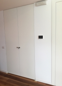 ARMADIO A MURO CON CHIAVE LACCATO BIANCO