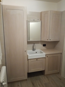 MOBILI BAGNO SU MISURA